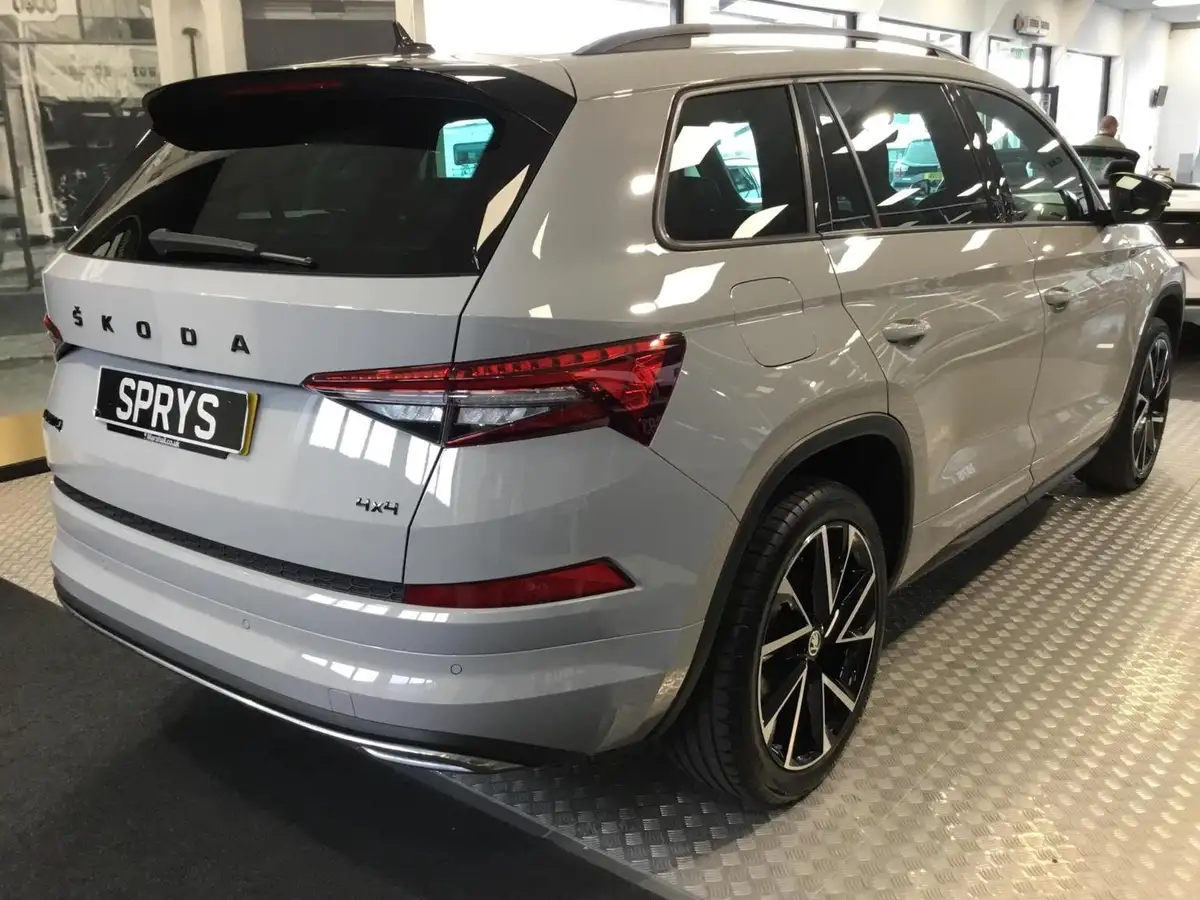 2021-skoda-kodiaq-20-tsi-sportline-big-9