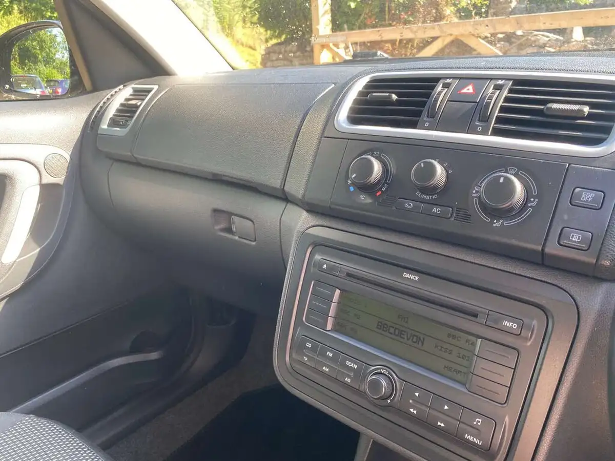 2009-skoda-roomster-14td-scout-big-12