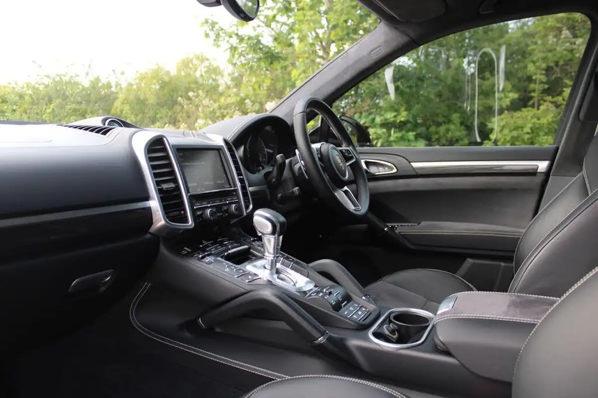 2015-porsche-cayenne-36-gts-big-20