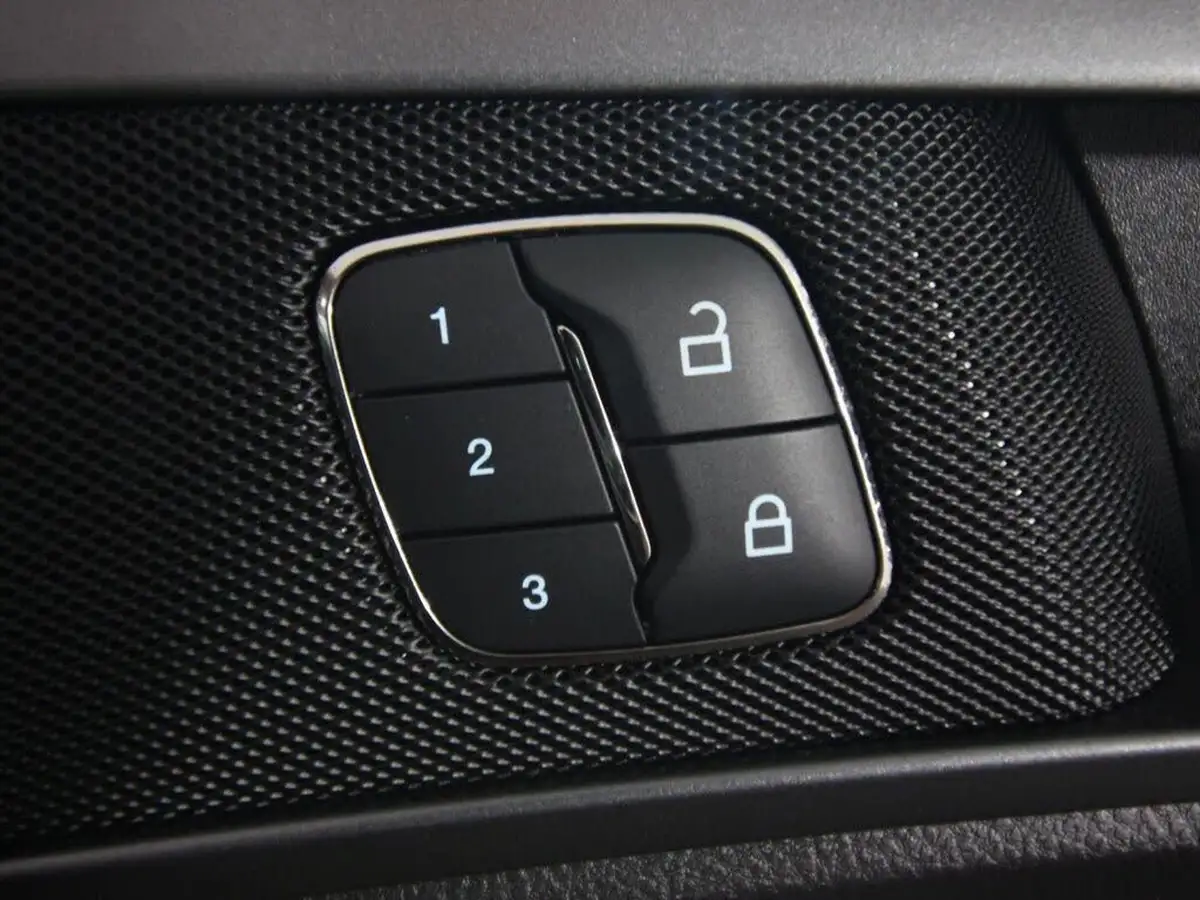 2015-ford-mondeo-15t-titanium-ss-hatchback-big-18