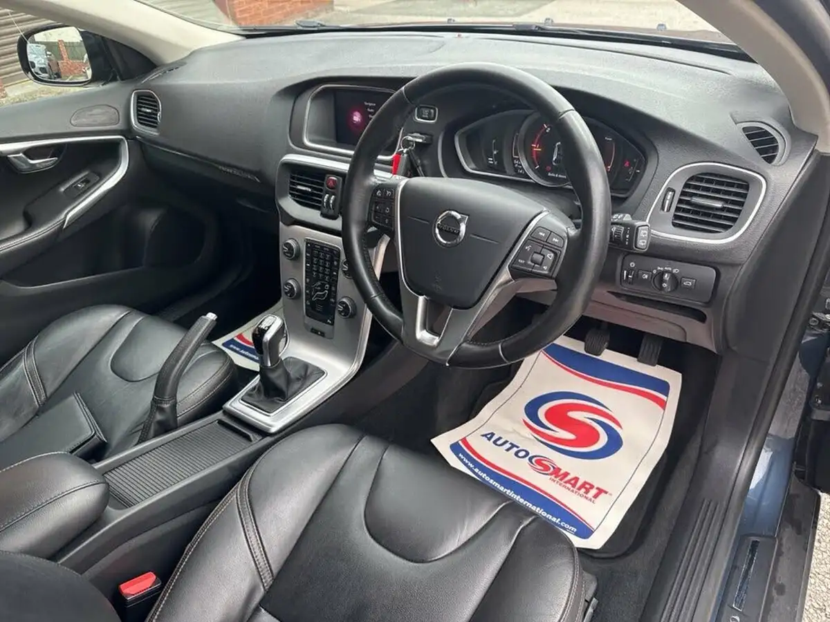 2018-volvo-v40-20td-d2-cross-country-pro-big-5