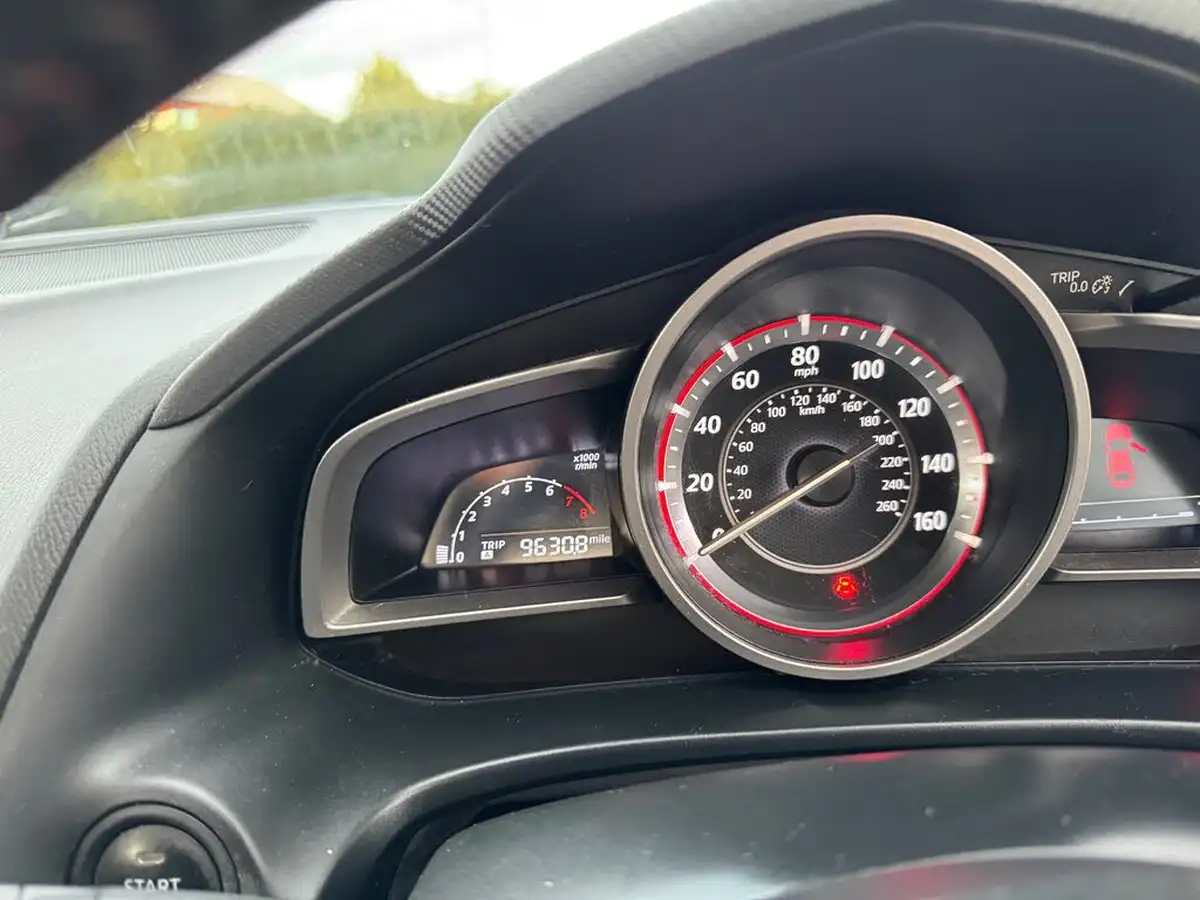 2015-mazda-mazda3-20-se-hatchback-5d-big-11