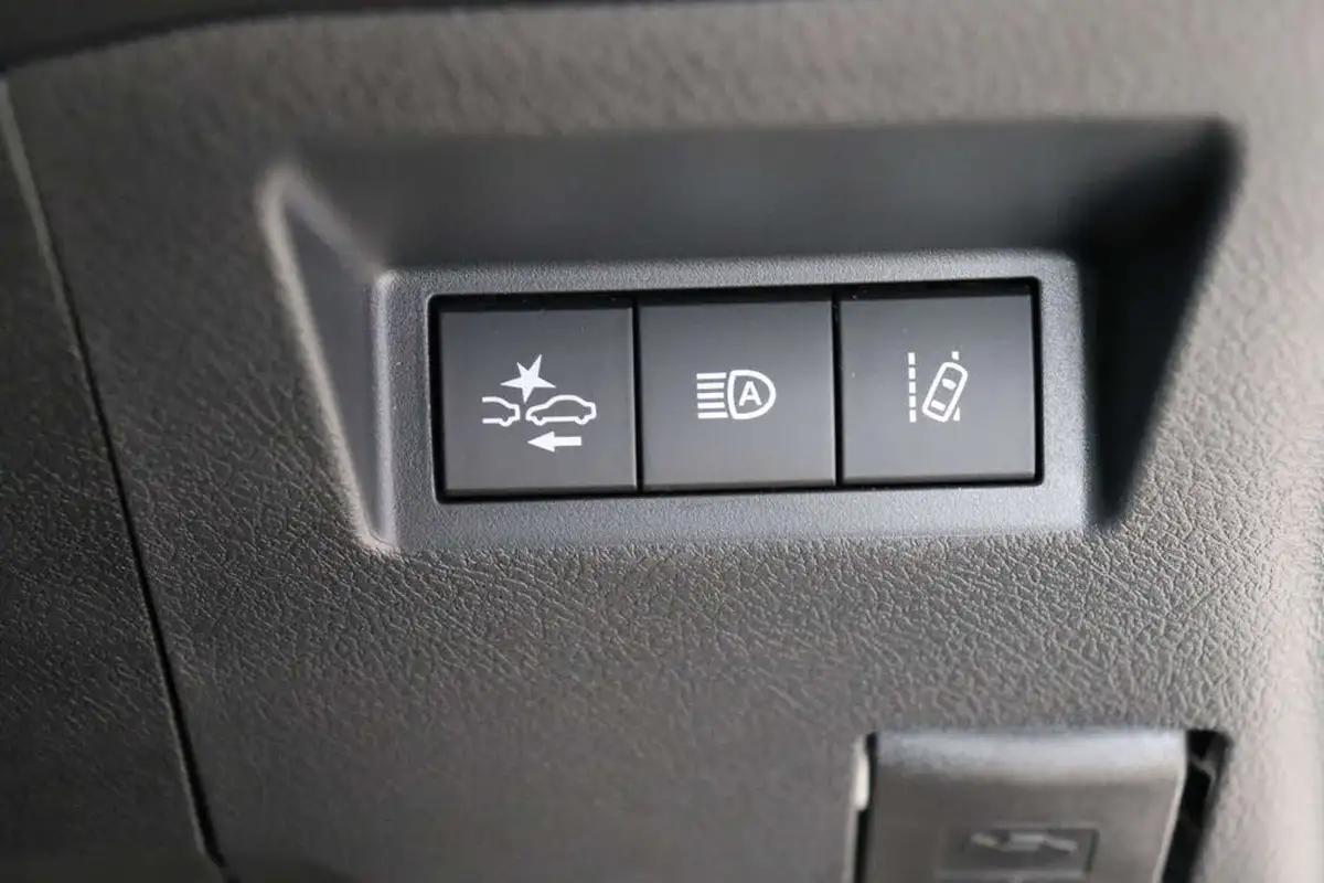2020-toyota-yaris-15-vvt-i-icon-98bhp-hybrid-1497cc-e-cvt-big-54