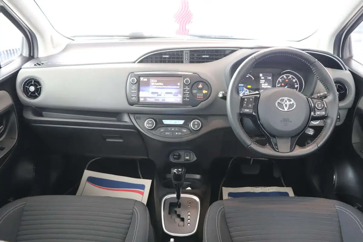 2020-toyota-yaris-15-vvt-i-icon-98bhp-hybrid-1497cc-e-cvt-big-2