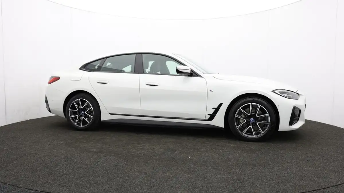 2022-bmw-i4-e-edrive40-m-sport-big-37