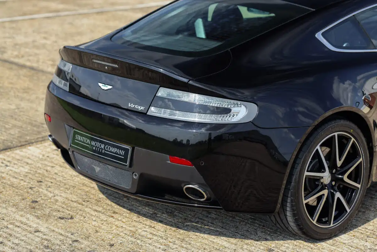 2013-aston-martin-vantage-47-coupe-big-16