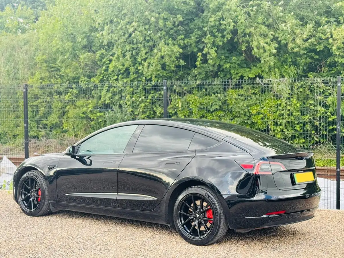 2021-tesla-model-3-e-long-range-awd-big-25