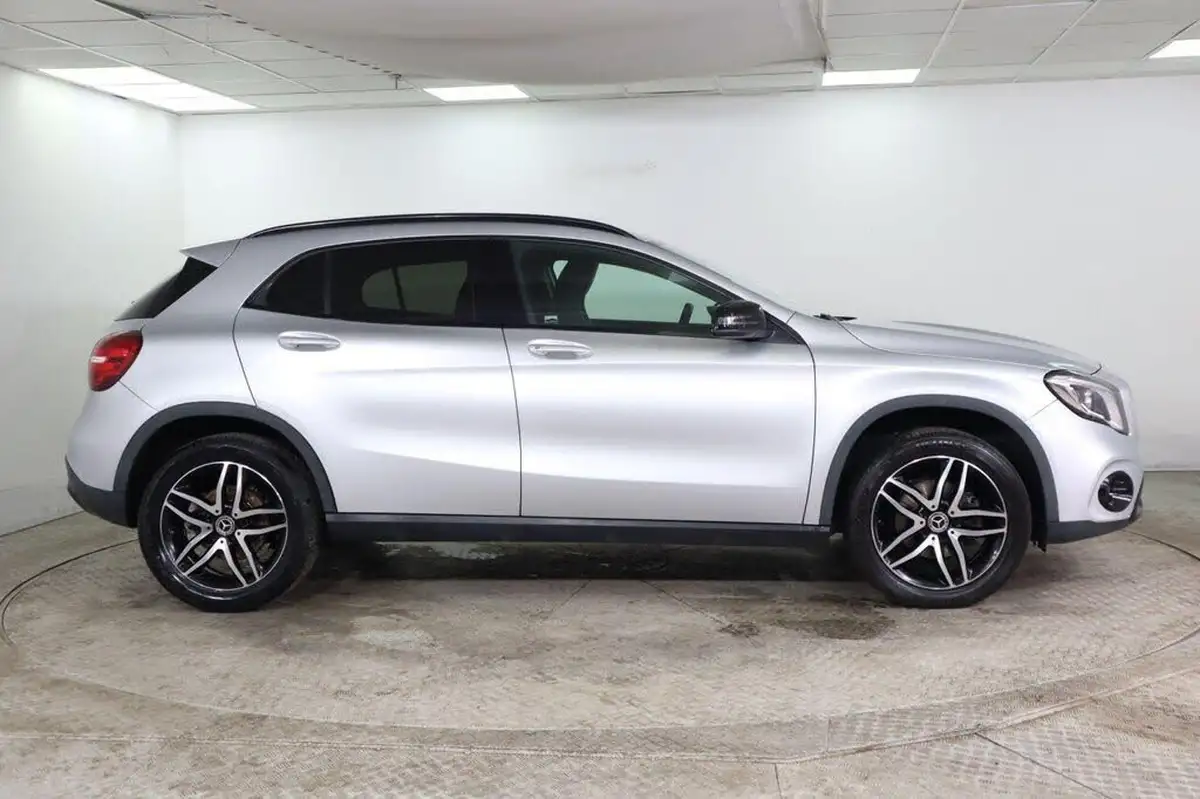 2019-mercedes-benz-gla-class-16-gla-180-urban-edition-ss-7g-dct-big-9