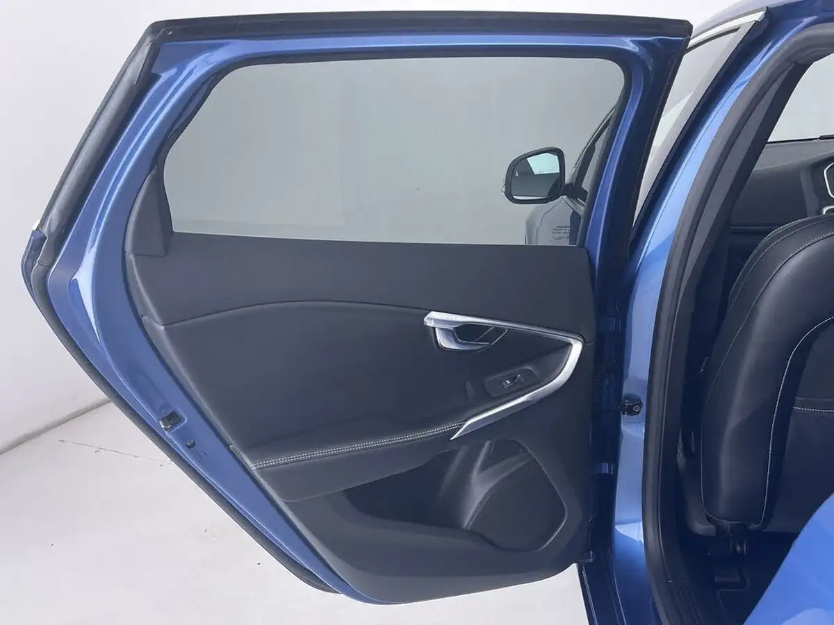 2018-volvo-v40-20td-d3-r-design-nav-plus-big-27