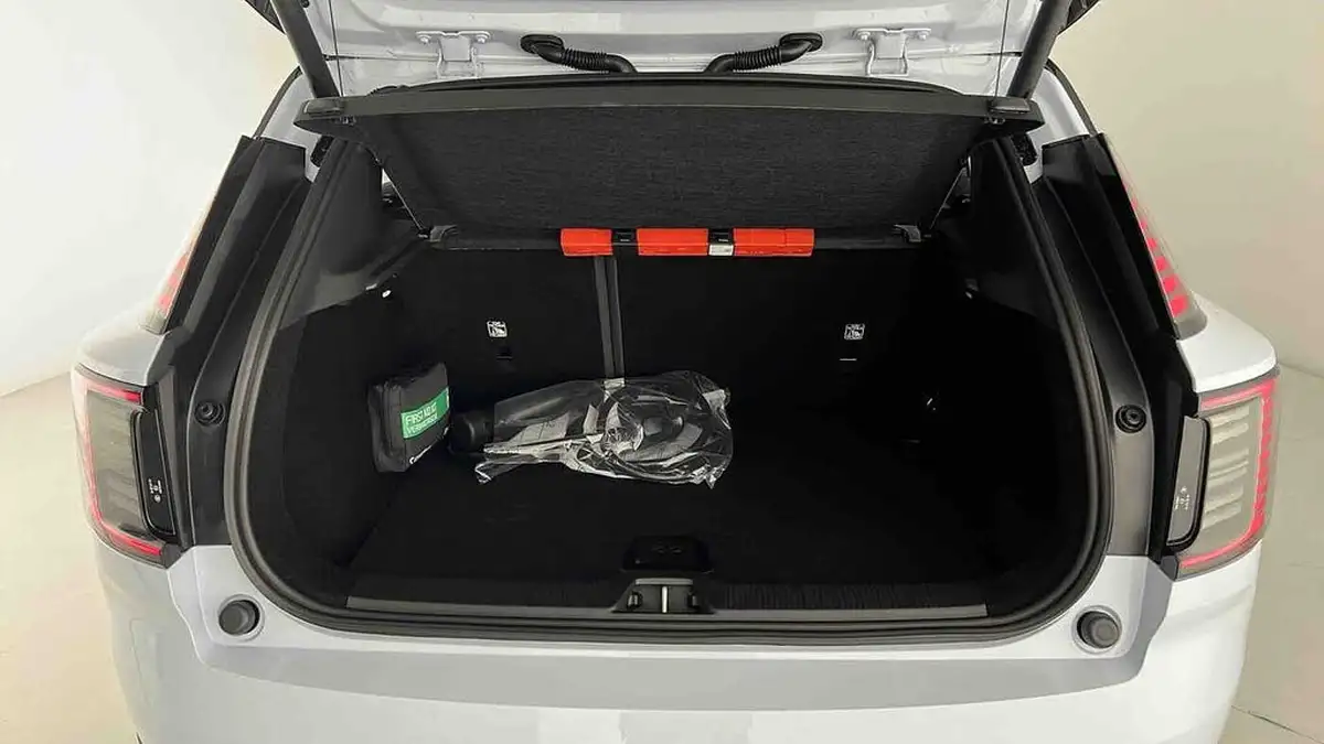2024-volvo-ex30-e-single-motor-plus-big-12