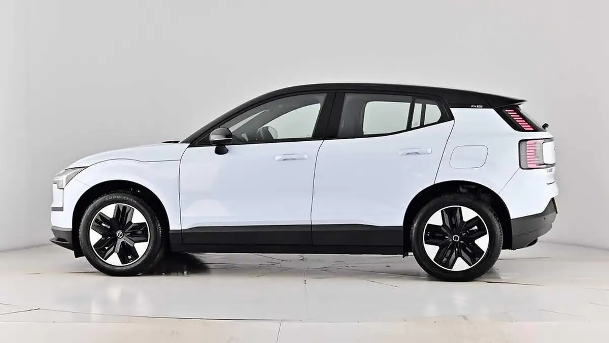 2024-volvo-ex30-e-single-motor-plus-big-64