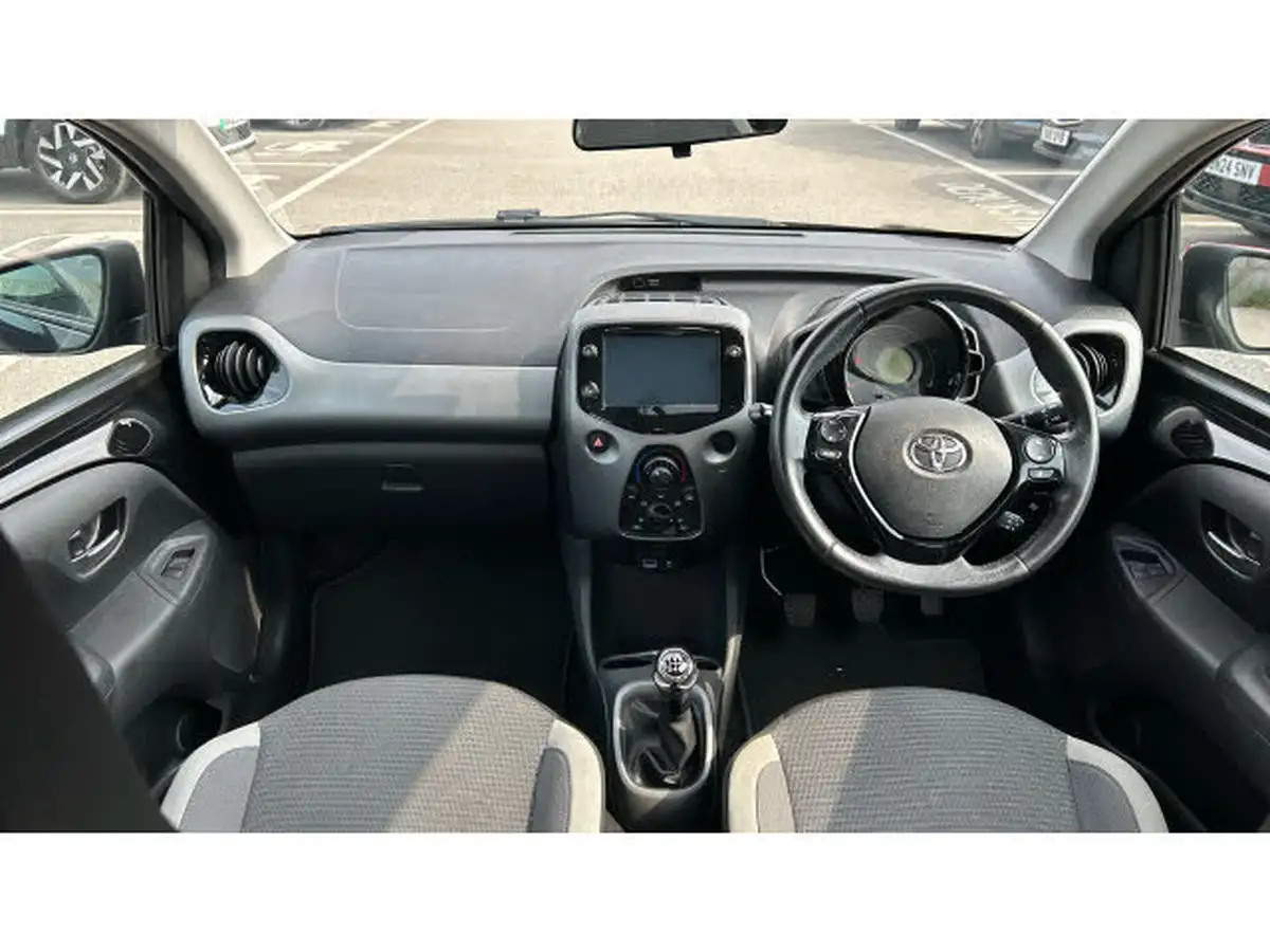 2021-toyota-aygo-10-vvt-i-x-play-tss-big-9