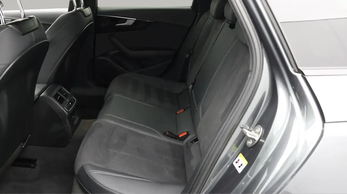 2023-audi-a4-avant-20-35-tdi-black-edition-big-24