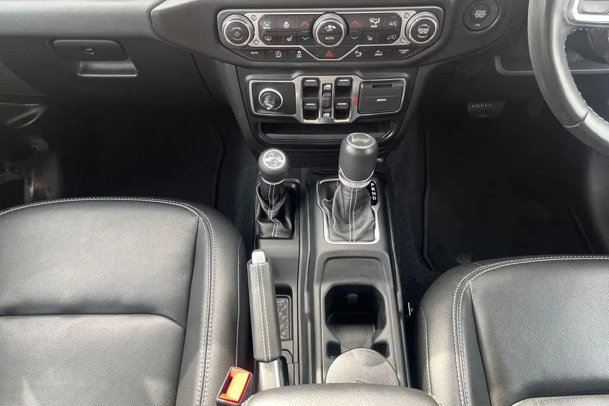 2022-jeep-wrangler-20-gme-overland-5d-big-16