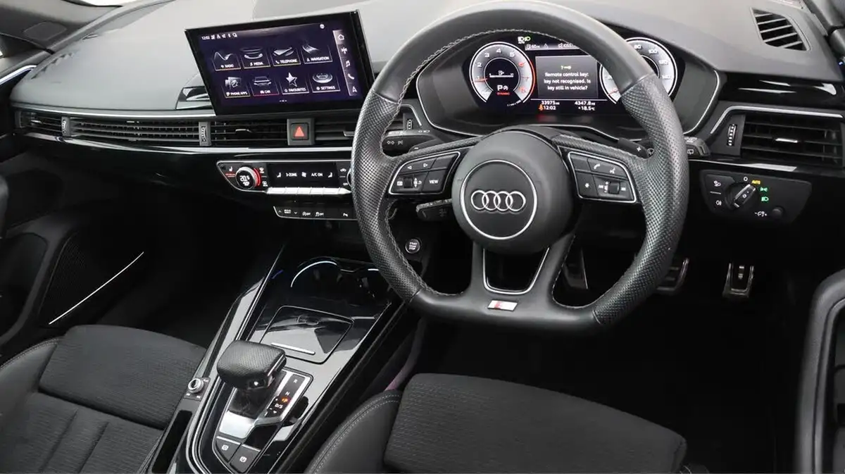 2022-audi-a4-avant-20-35-tfsi-black-edition-s-tronic-big-9