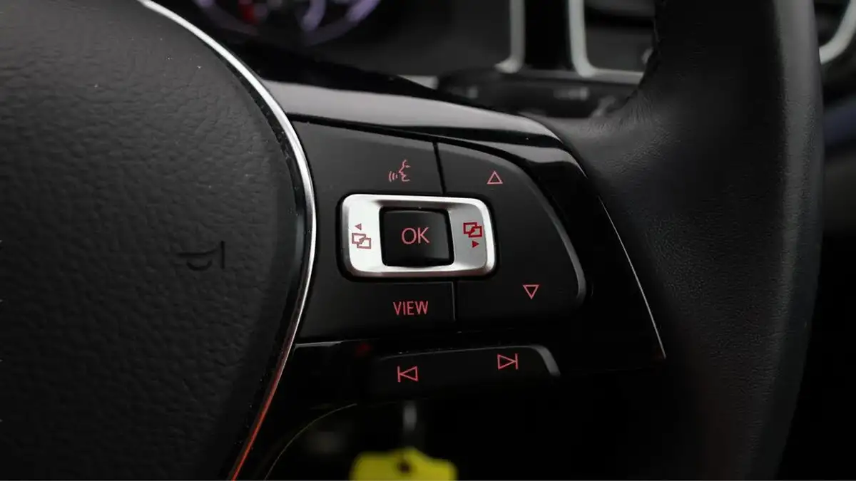 2021-volkswagen-polo-10-united-big-23