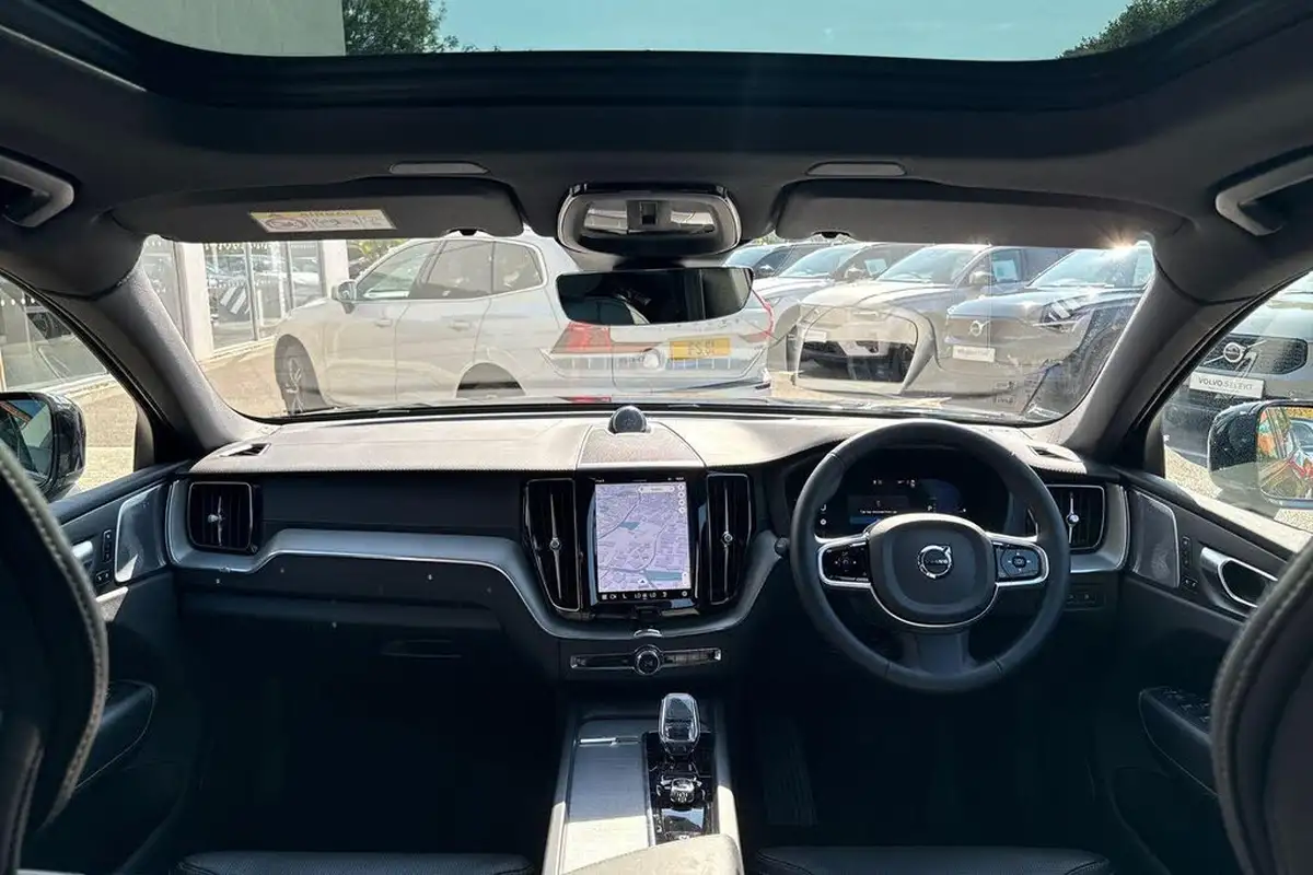 2024-volvo-xc60-20-t8-ultra-black-edition-big-2