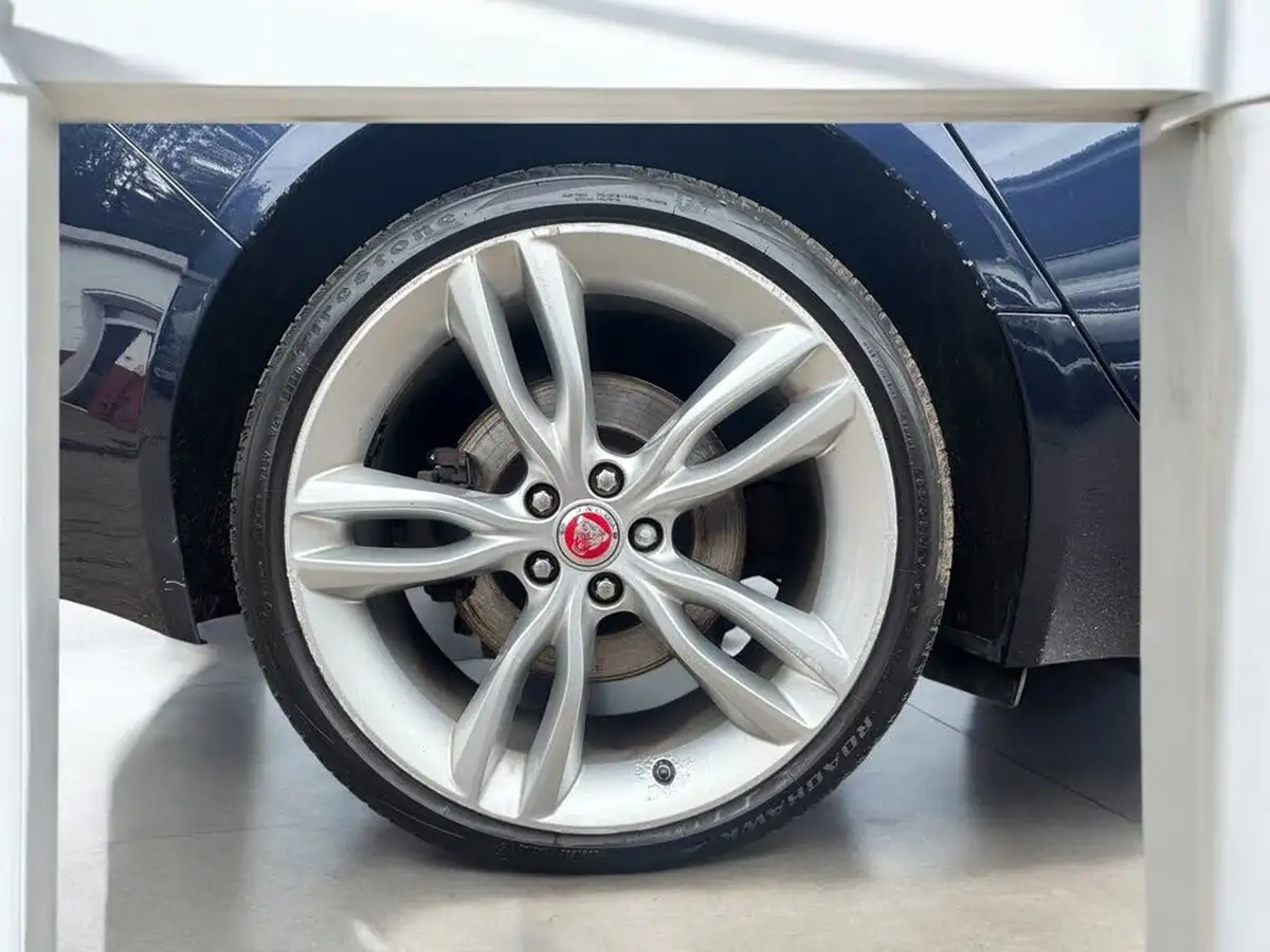 2018-jaguar-xf-30td-portfolio-saloon-4d-big-8