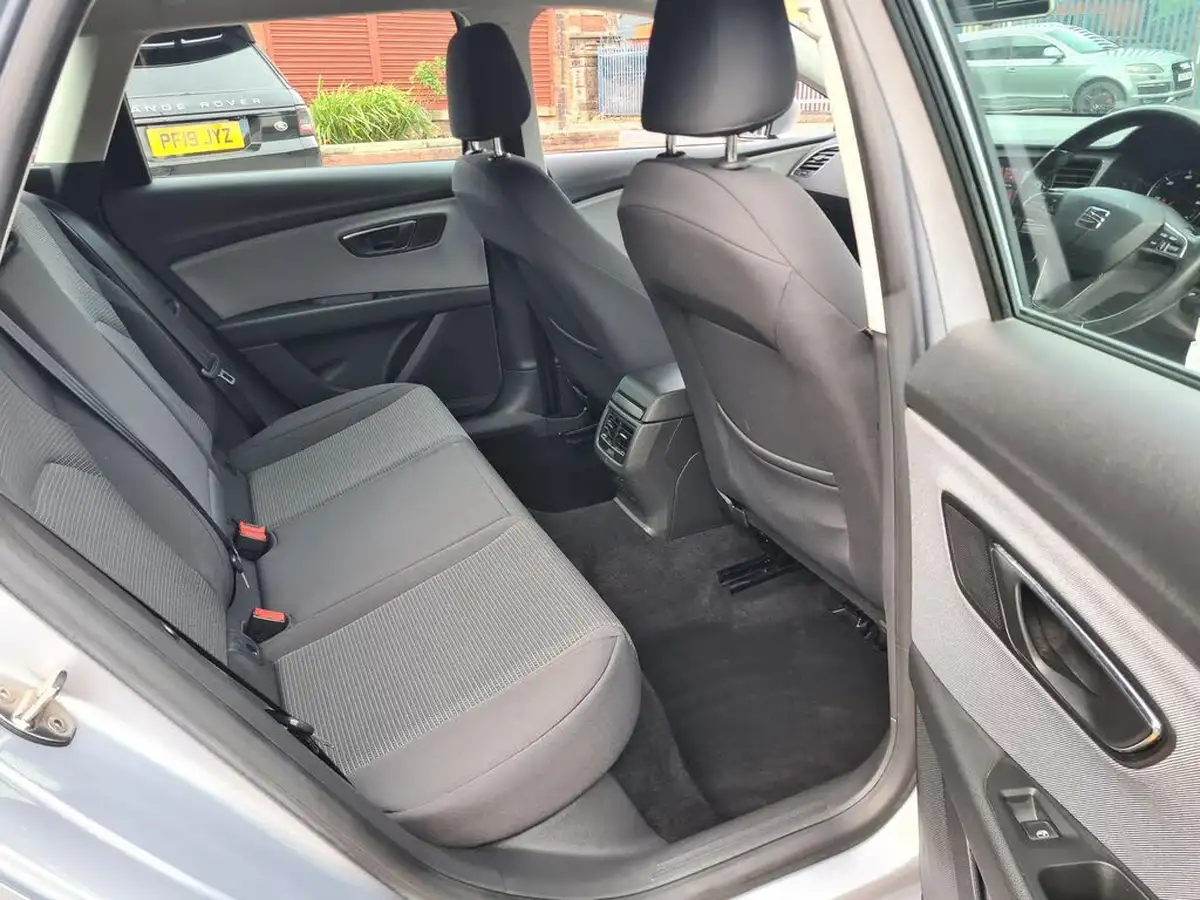 2020-seat-leon-16tdi-se-estate-big-32