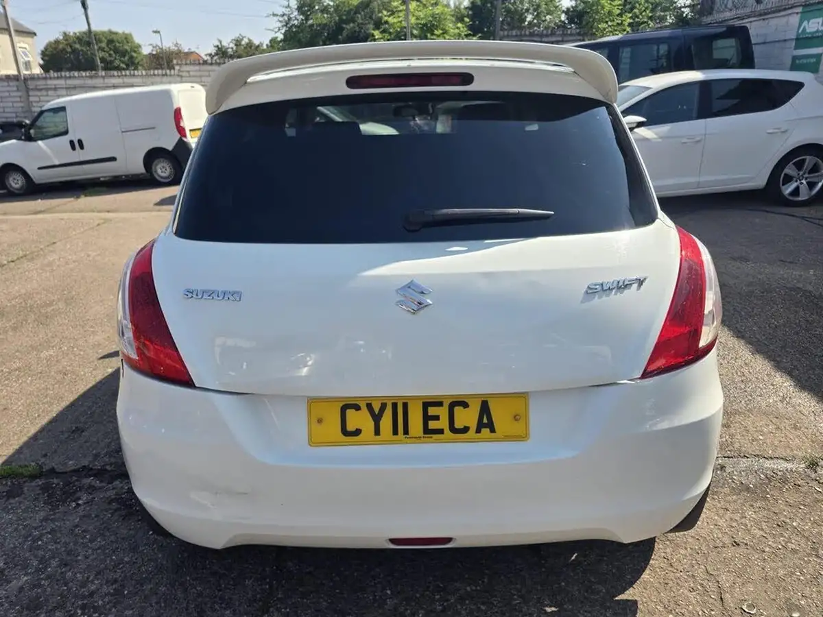 2011-suzuki-swift-12-sz4-5d-big-3