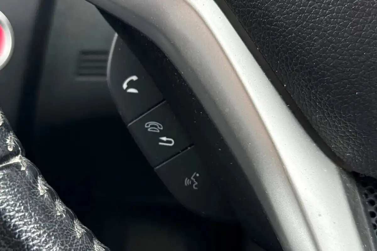 2018-honda-jazz-13-i-vtec-ex-navi-cvt-big-33