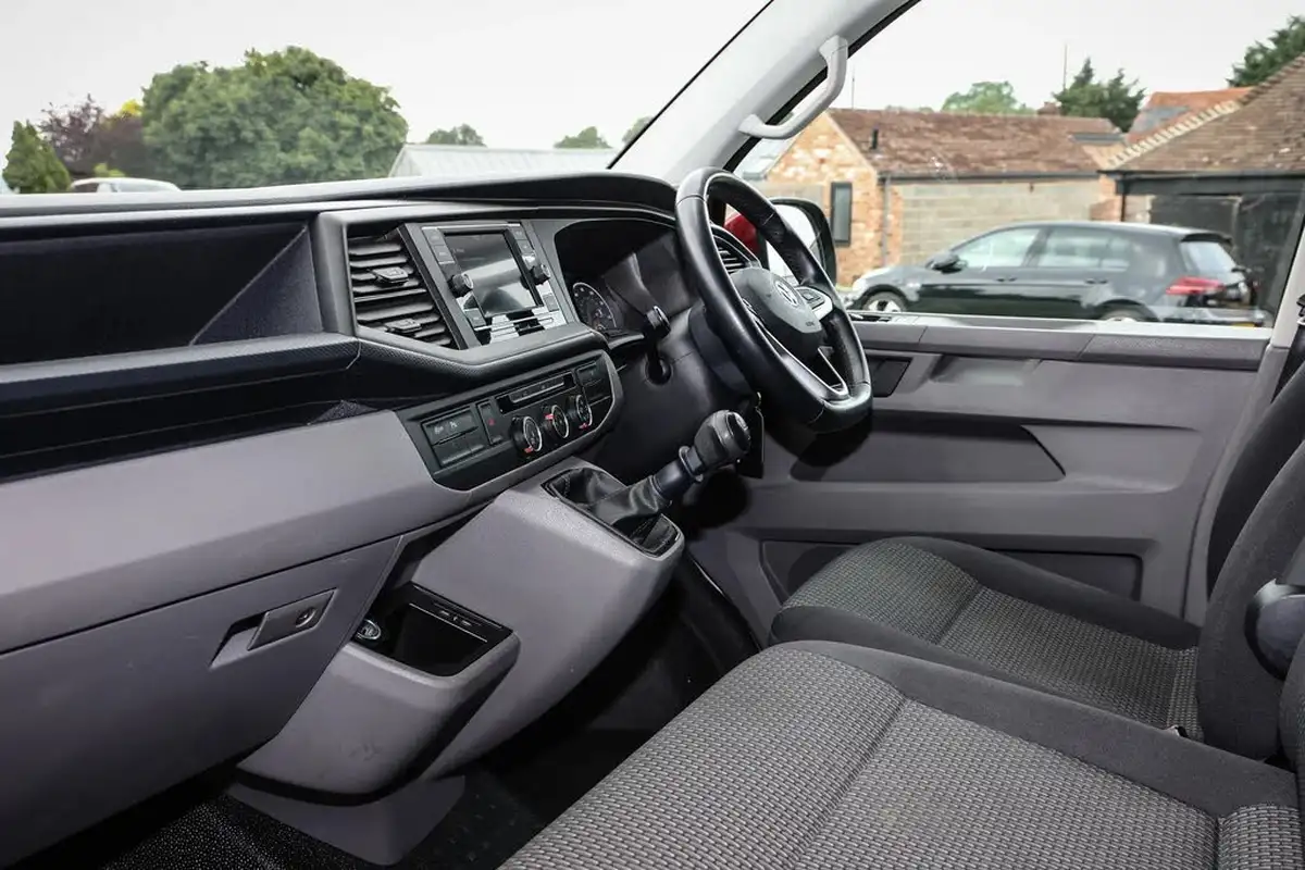 2020-volkswagen-transporter-20tdi-t28-highline-bmt-swb-110pseu6dt-e-big-12