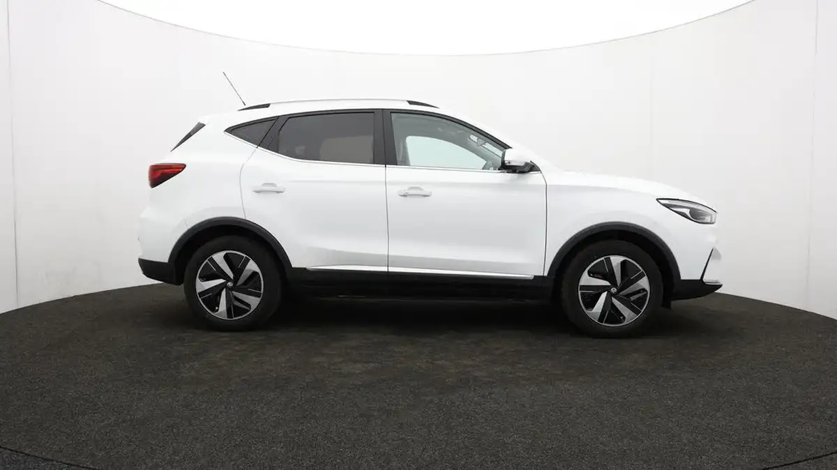 2022-mg-zs-suv-e-trophy-ev-156ps-long-range-big-27