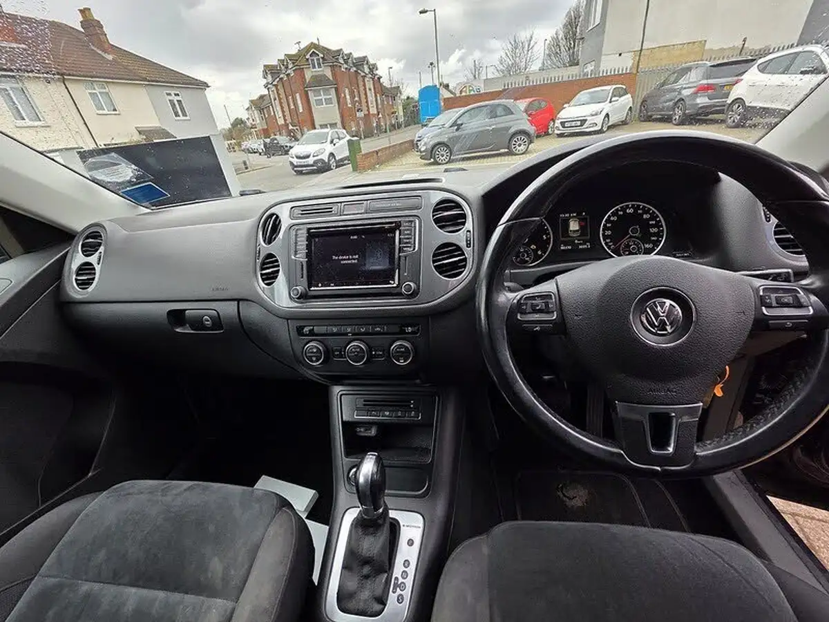 2015-volkswagen-tiguan-20tdi-match-150ps-4wd-bmt-dsg-big-18