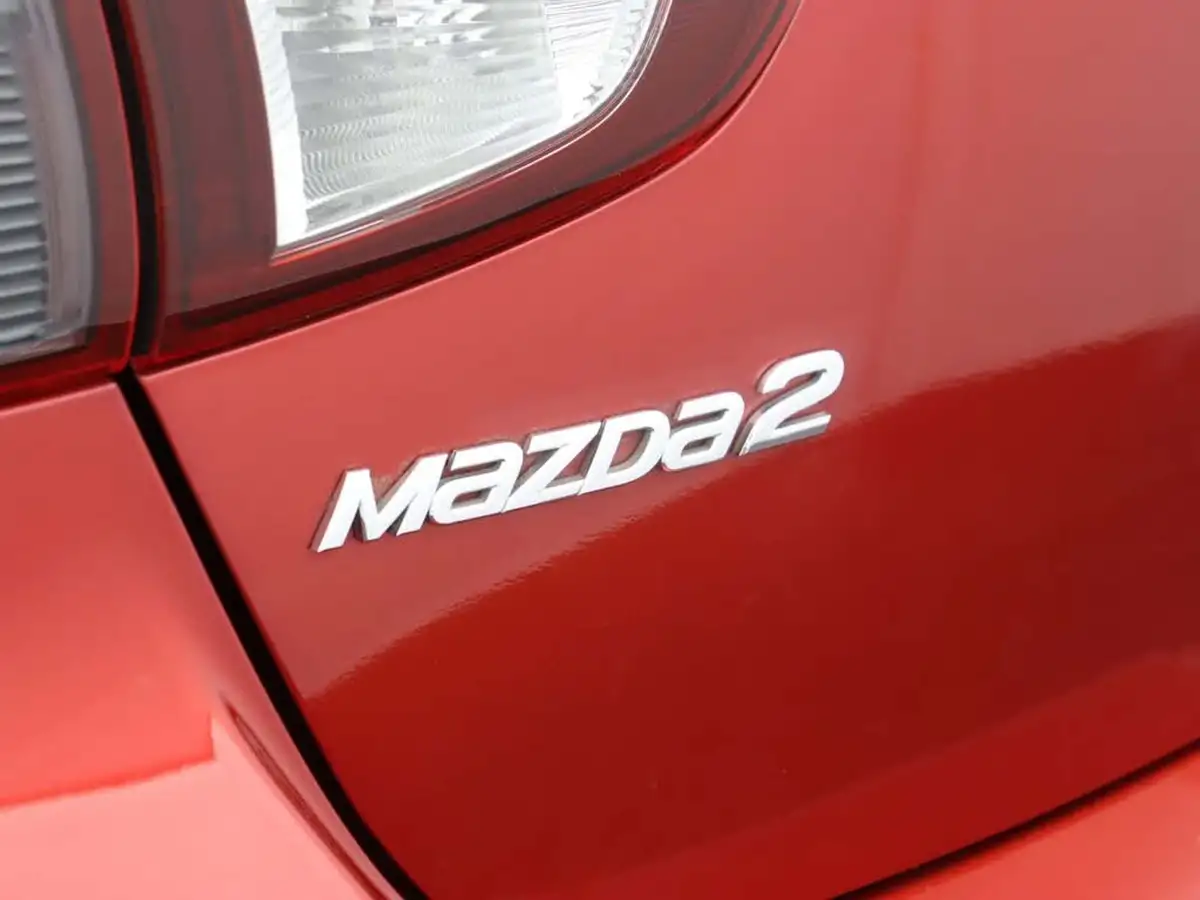 2017-mazda-mazda2-15-sport-nav-115ps-big-49