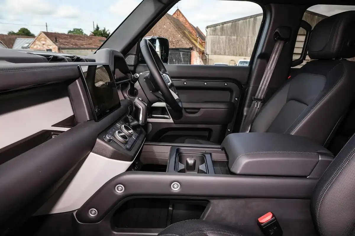 2024-land-rover-110-defender-30-d300-x-dynamic-hse-big-16