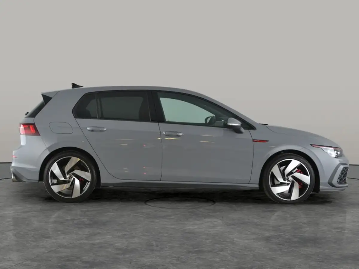2022-volkswagen-golf-20-tsi-gti-big-12