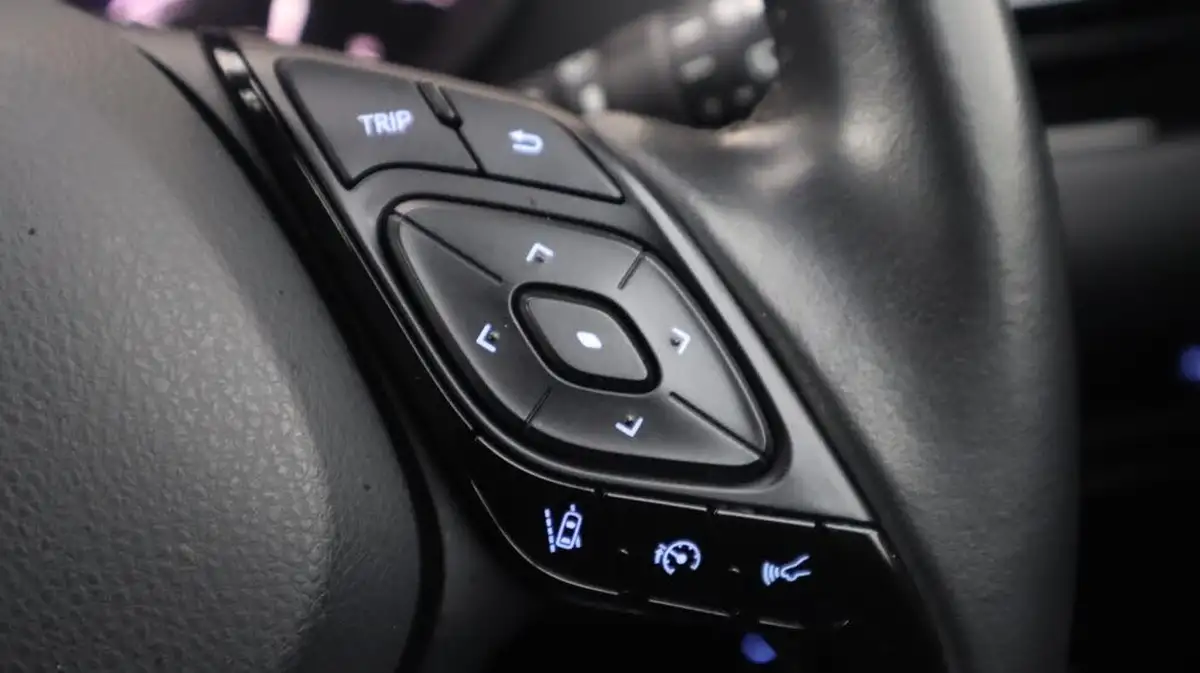 2021-toyota-c-hr-18-vvt-i-icon-big-23