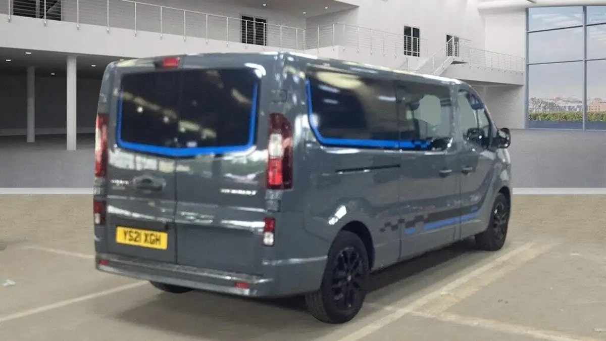 2021-renault-trafic-20dci-ll30-energy-170-black-edition-crew-edc-auto-big-3