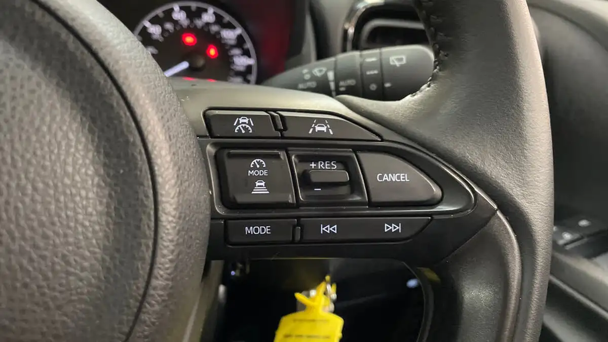 2024-mazda-mazda2-15-centre-line-big-24