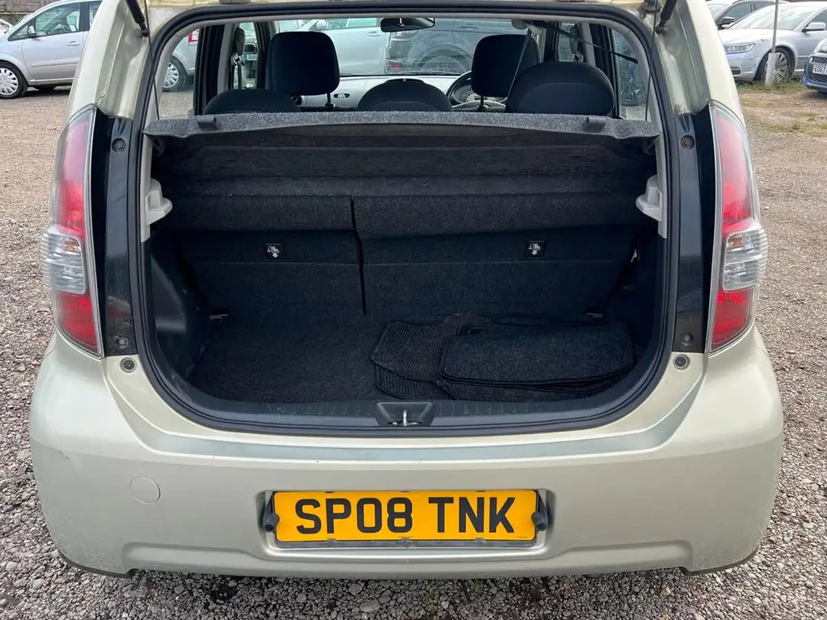 2008-daihatsu-sirion-13-se-big-9