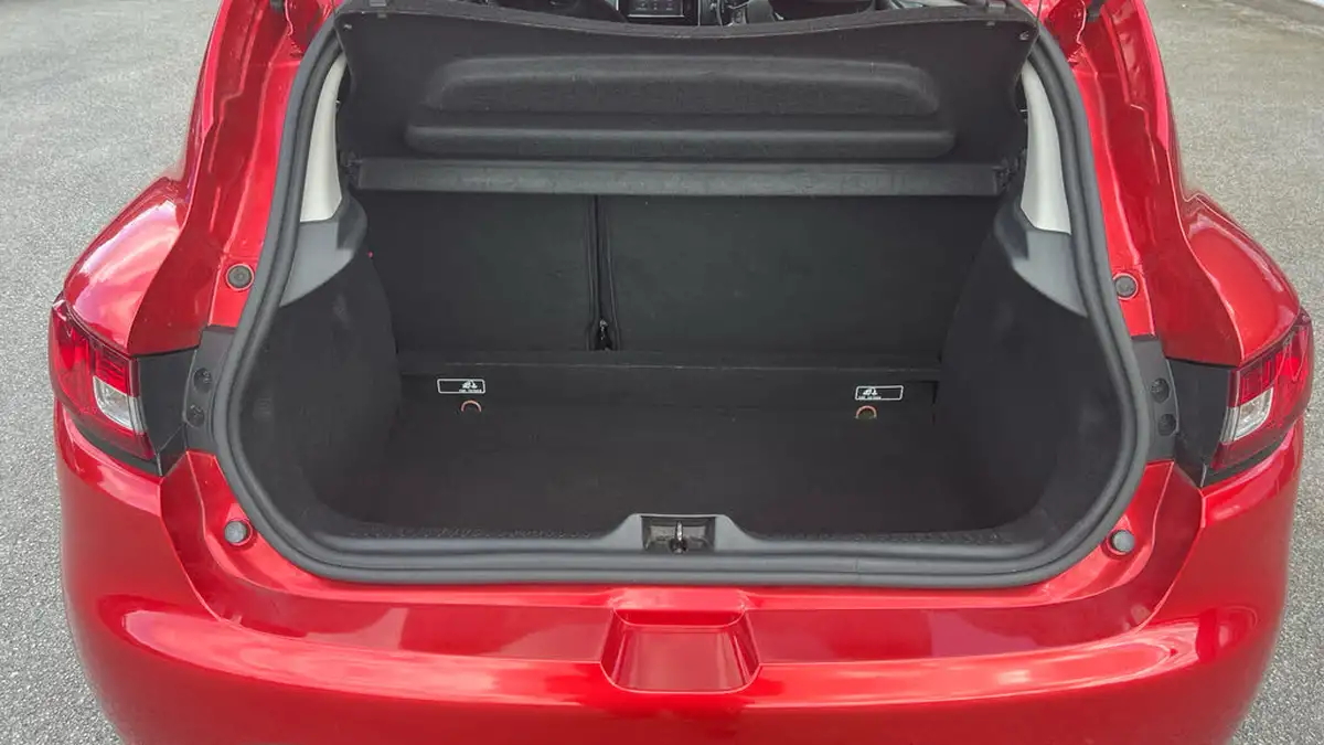 2016-renault-clio-09-tce-dynamique-nav-big-18