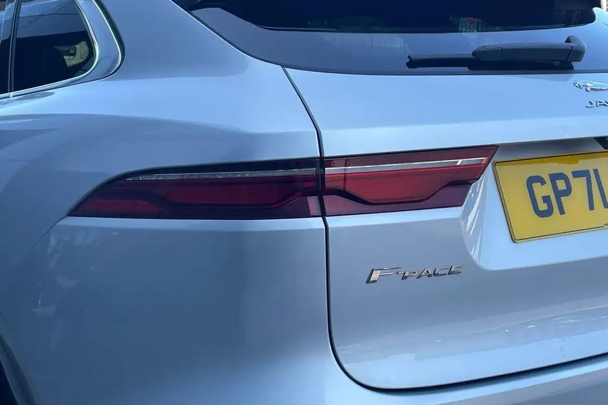 2021-jaguar-f-pace-big-37