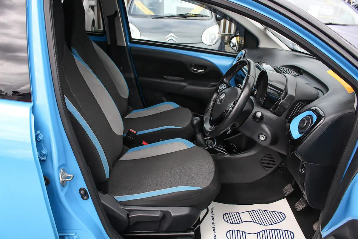 2015-toyota-aygo-10-vvt-i-x-cite-2-68bhp-x-tra-convenience-5d-big-14