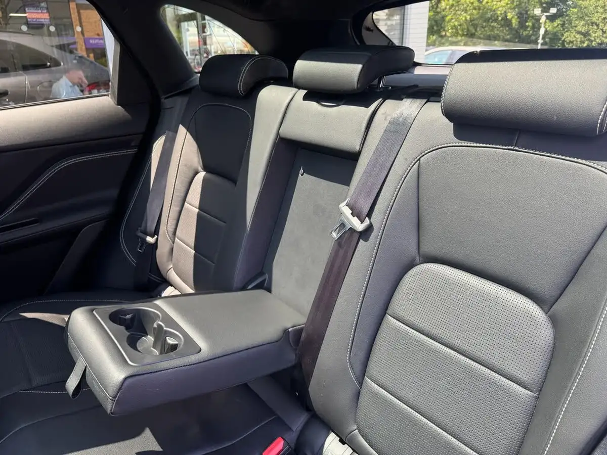 2020-jaguar-f-pace-20-i4d-chequered-flag-180ps-big-18