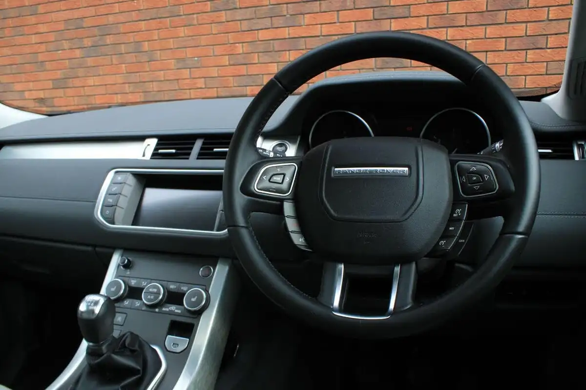2017-land-rover-range-rover-evoque-20td4-se-tech-hatchback-5d-big-8