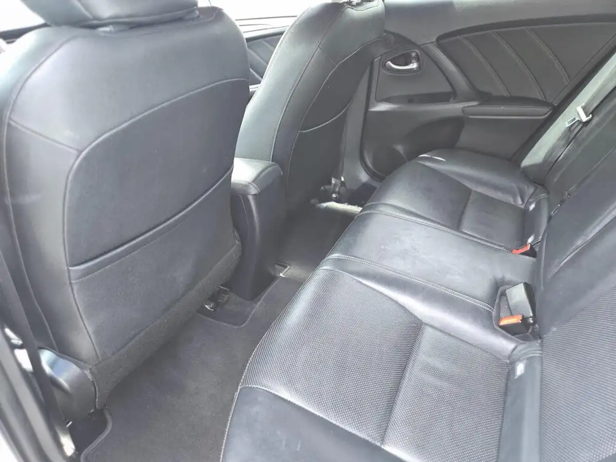 2016-toyota-avensis-20d-4d-excel-saloon-4d-big-27