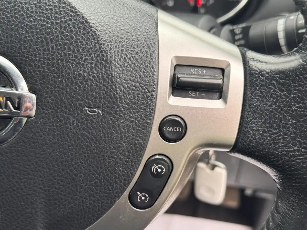 2012-nissan-qashqai-16-acenta-big-23