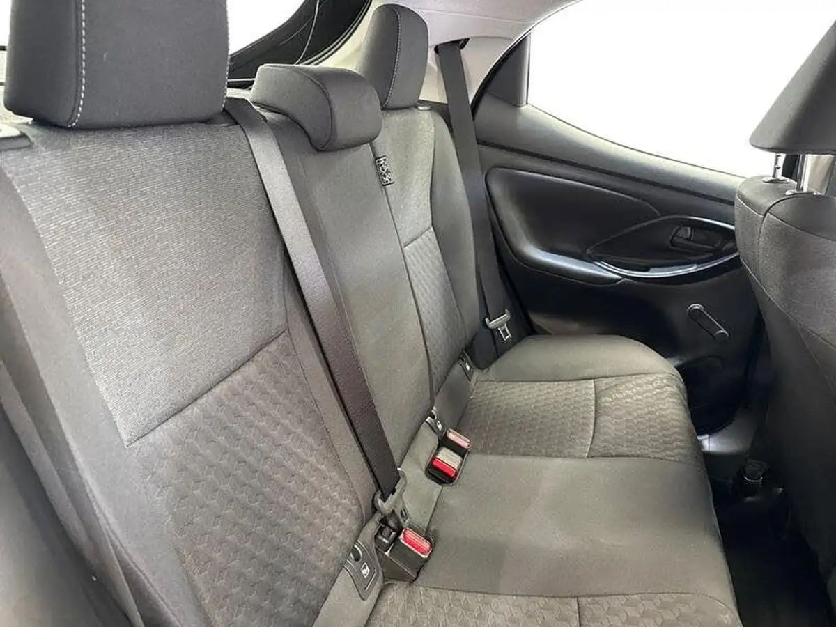2021-toyota-yaris-15-vvt-i-icon-114bhp-hybrid-1490cc-e-cvt-big-12