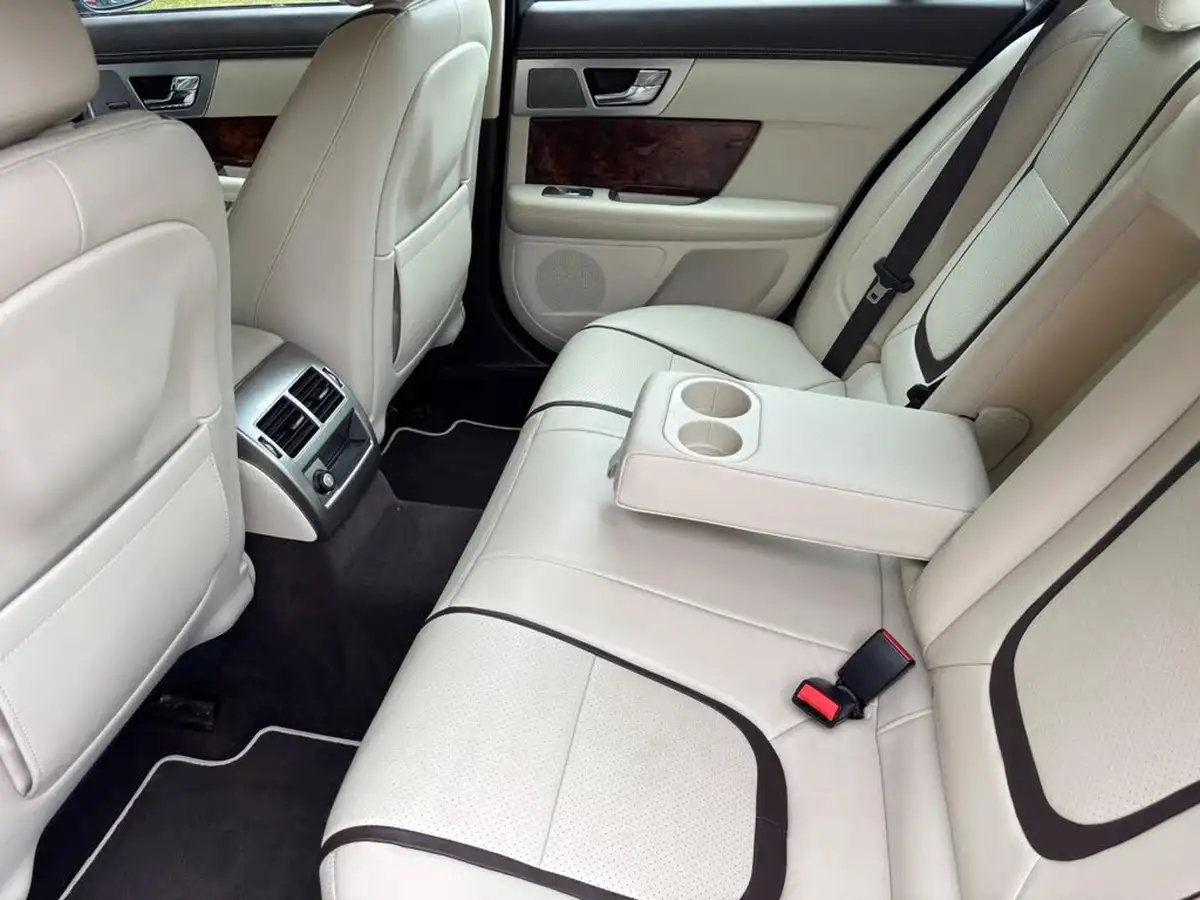 2014-jaguar-xf-30td-portfolio-saloon-4d-big-10