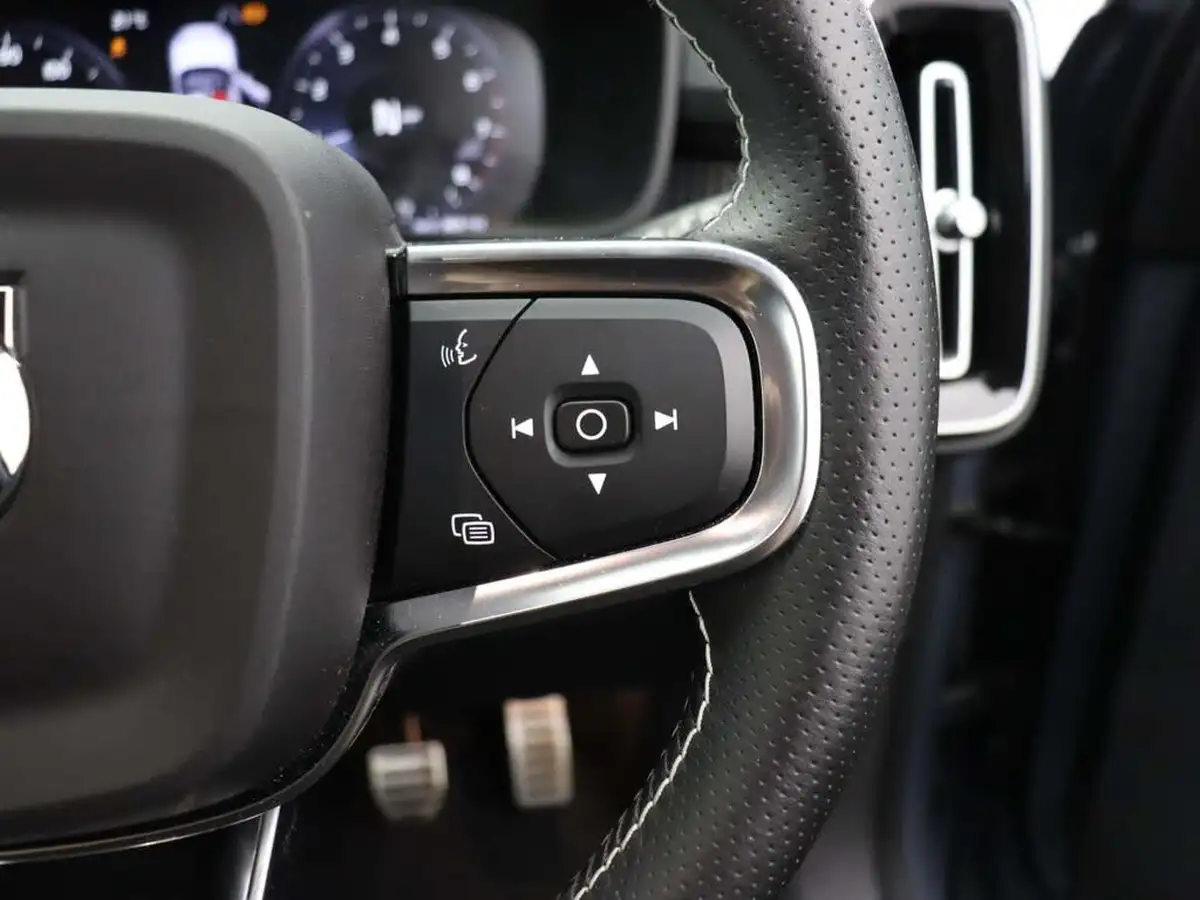 2020-volvo-xc40-15-t3-r-design-pro-big-36