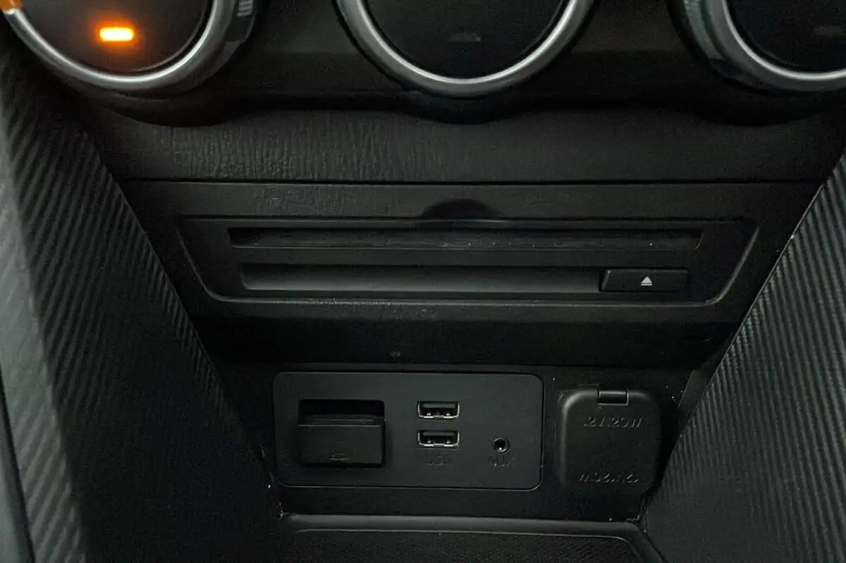 2019-mazda-mazda2-15-sport-nav-big-21