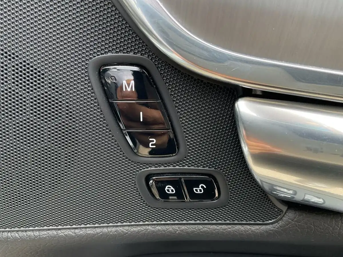 2019-volvo-s90-20td-d4-momentum-plus-big-18
