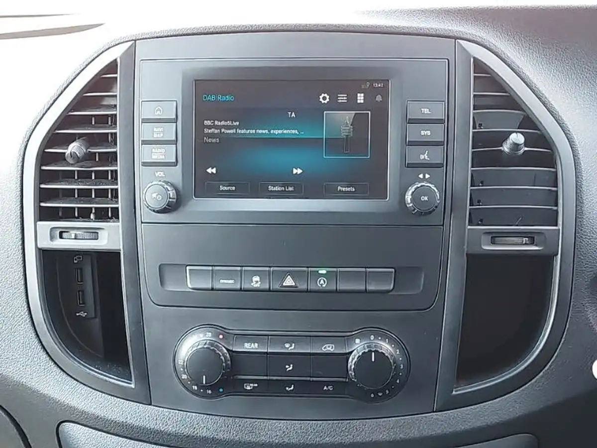 2021-mercedes-benz-vito-20cdi-114-tourer-pro-l3-big-9