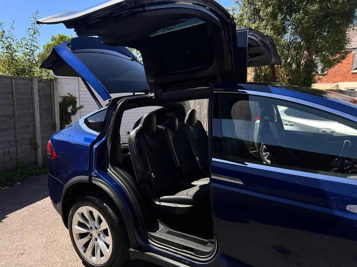 2018-tesla-model-x-e-75d-big-7