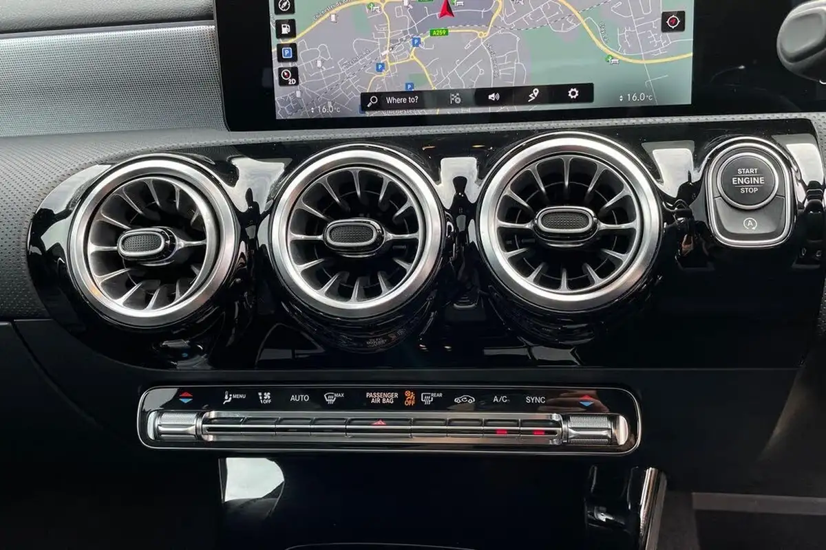 2021-mercedes-benz-a-class-13-a200-exclusive-edition-7g-dct-big-39